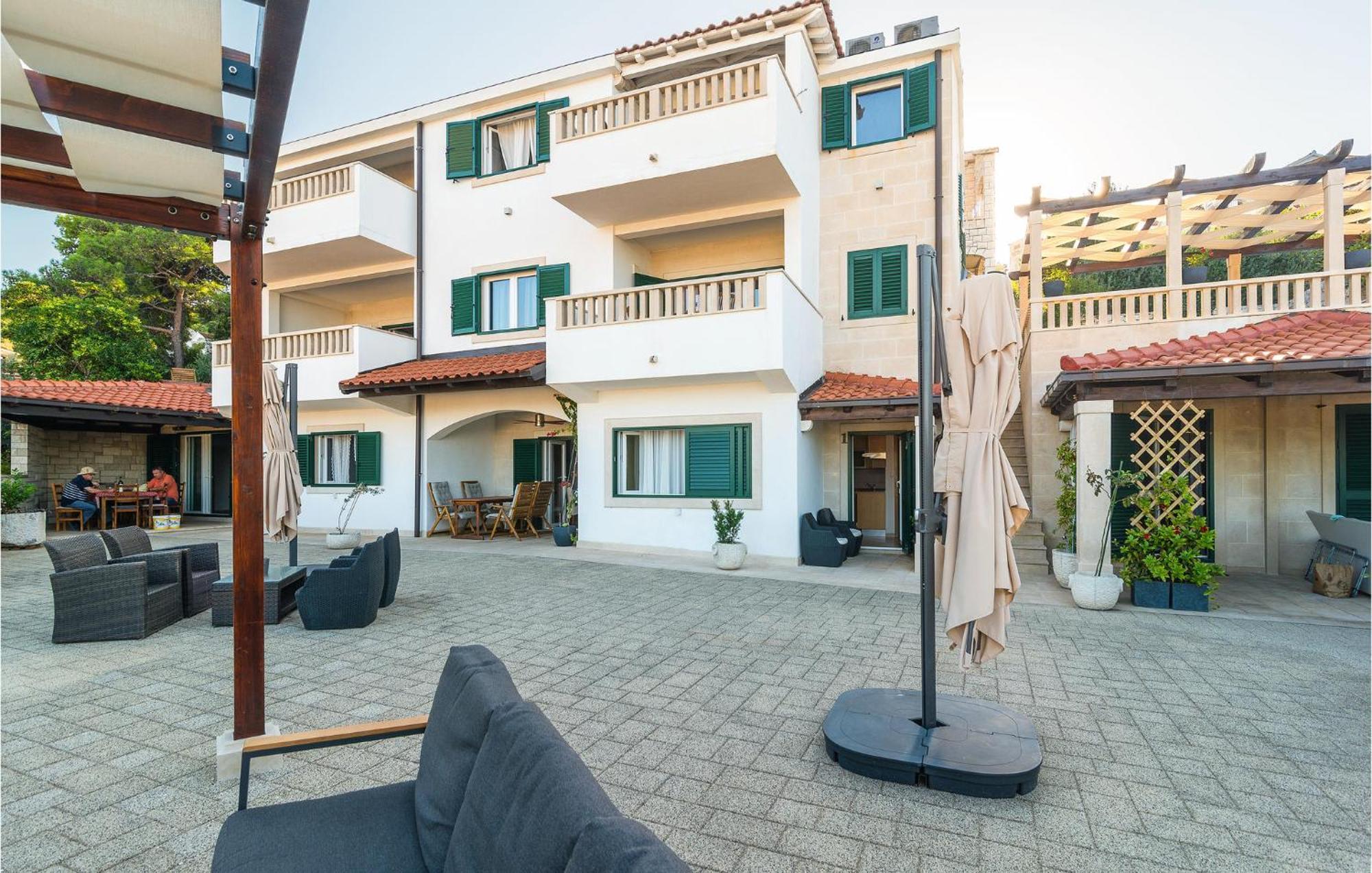 Nice Home In Postira With Outdoor Swimming Pool المظهر الخارجي الصورة