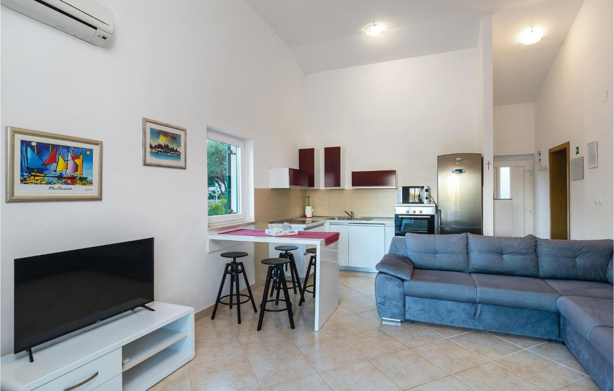 Nice Home In Postira With Outdoor Swimming Pool المظهر الخارجي الصورة